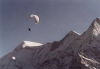 Paragliding: Με αλεξίπτωτο από το Tilicho (7134μ) των Ιμαλαϊων
